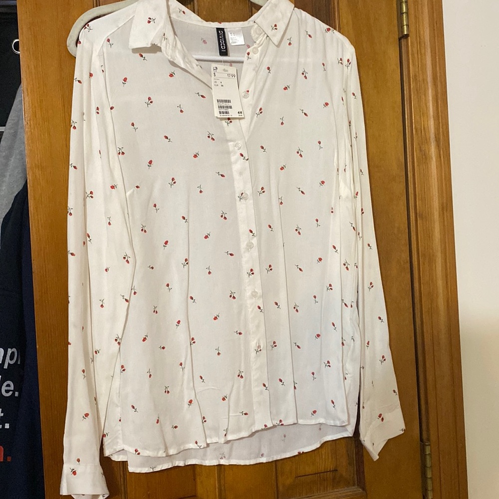 H & M blouse w/ rose detail.